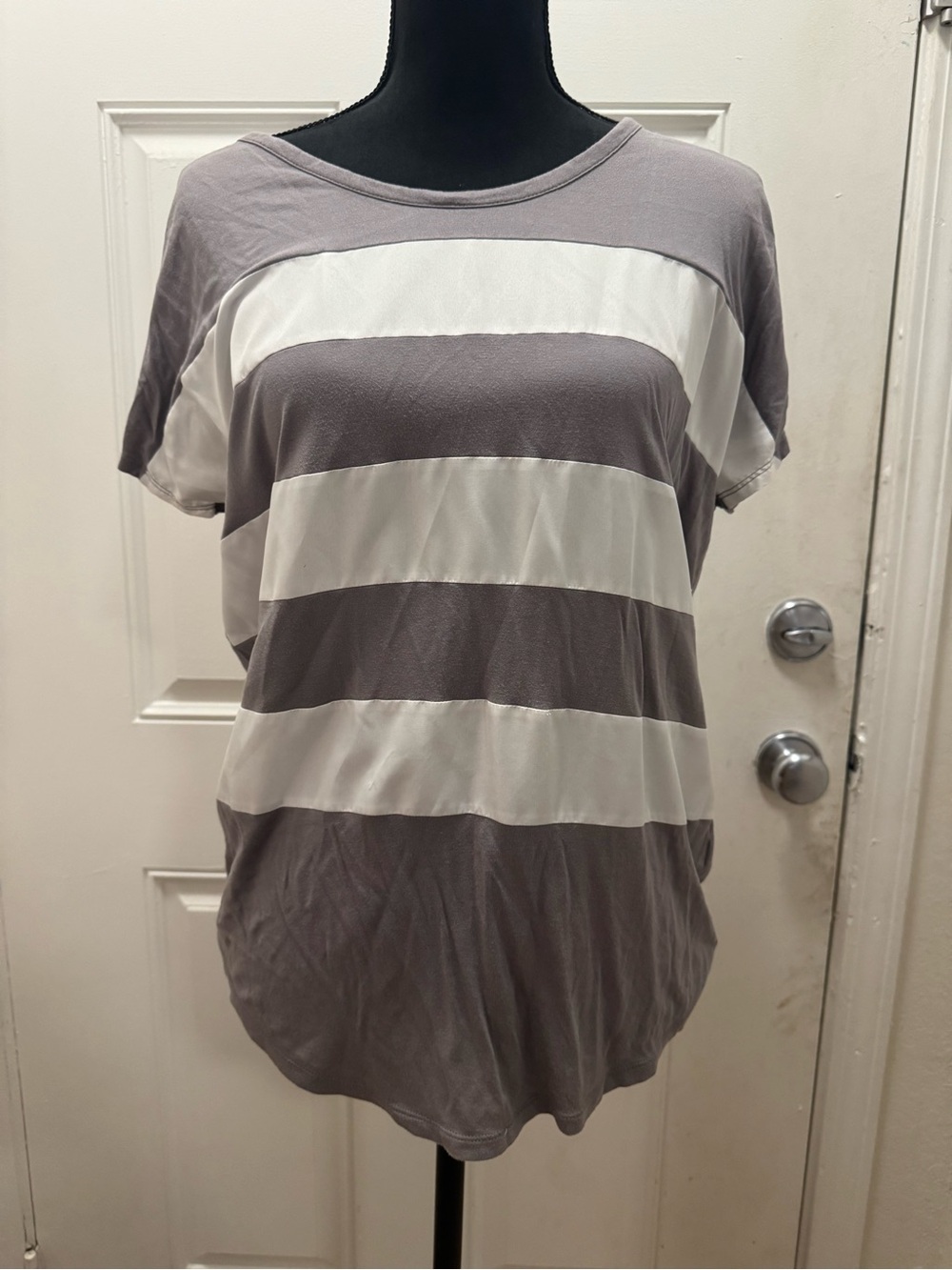 GAP Short-Sleeve Striped Tee in Gray and White 0202